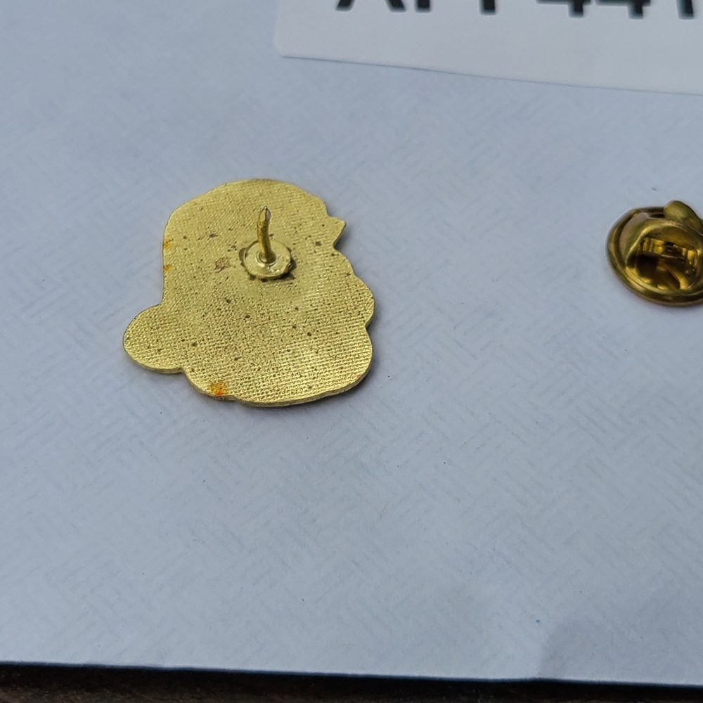 Unique Vintage Santa Claus Pin - Red and Gold - Picture 7 of 7